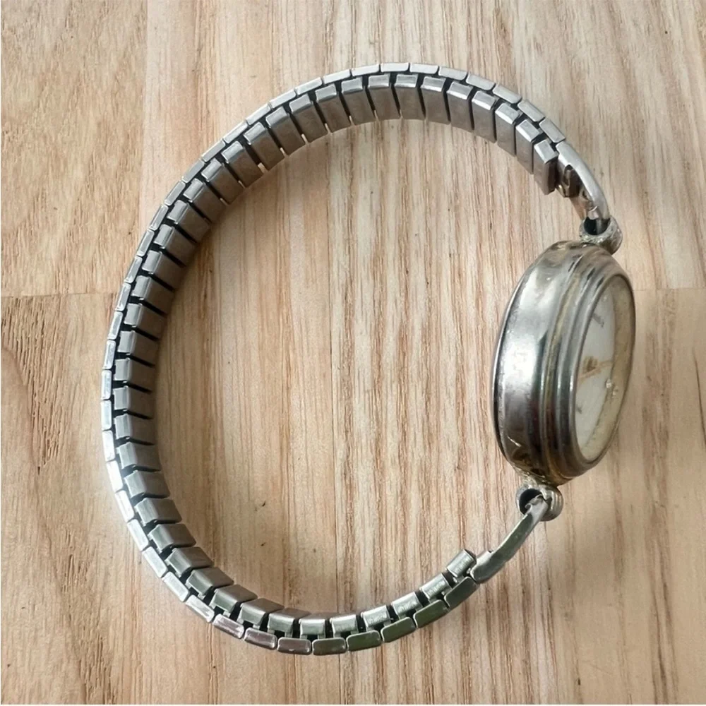 Watch-it ladies mother of pearl dial bracelet watch NEW BATTERY